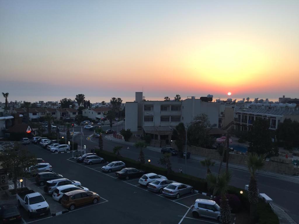 Sunset Seaview Studio Apartment Paphos Bagian luar foto