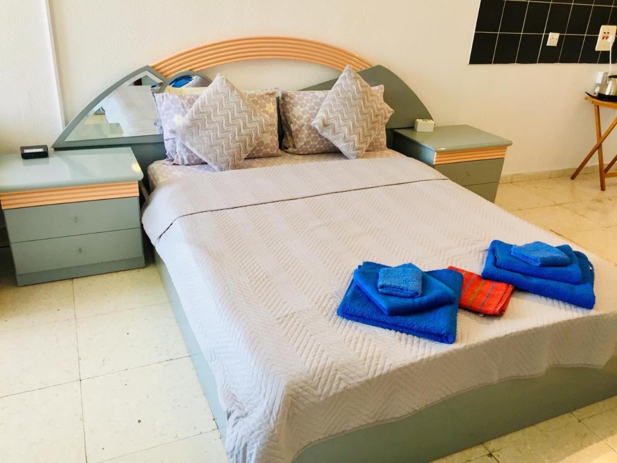 Sunset Seaview Studio Apartment Paphos Bagian luar foto