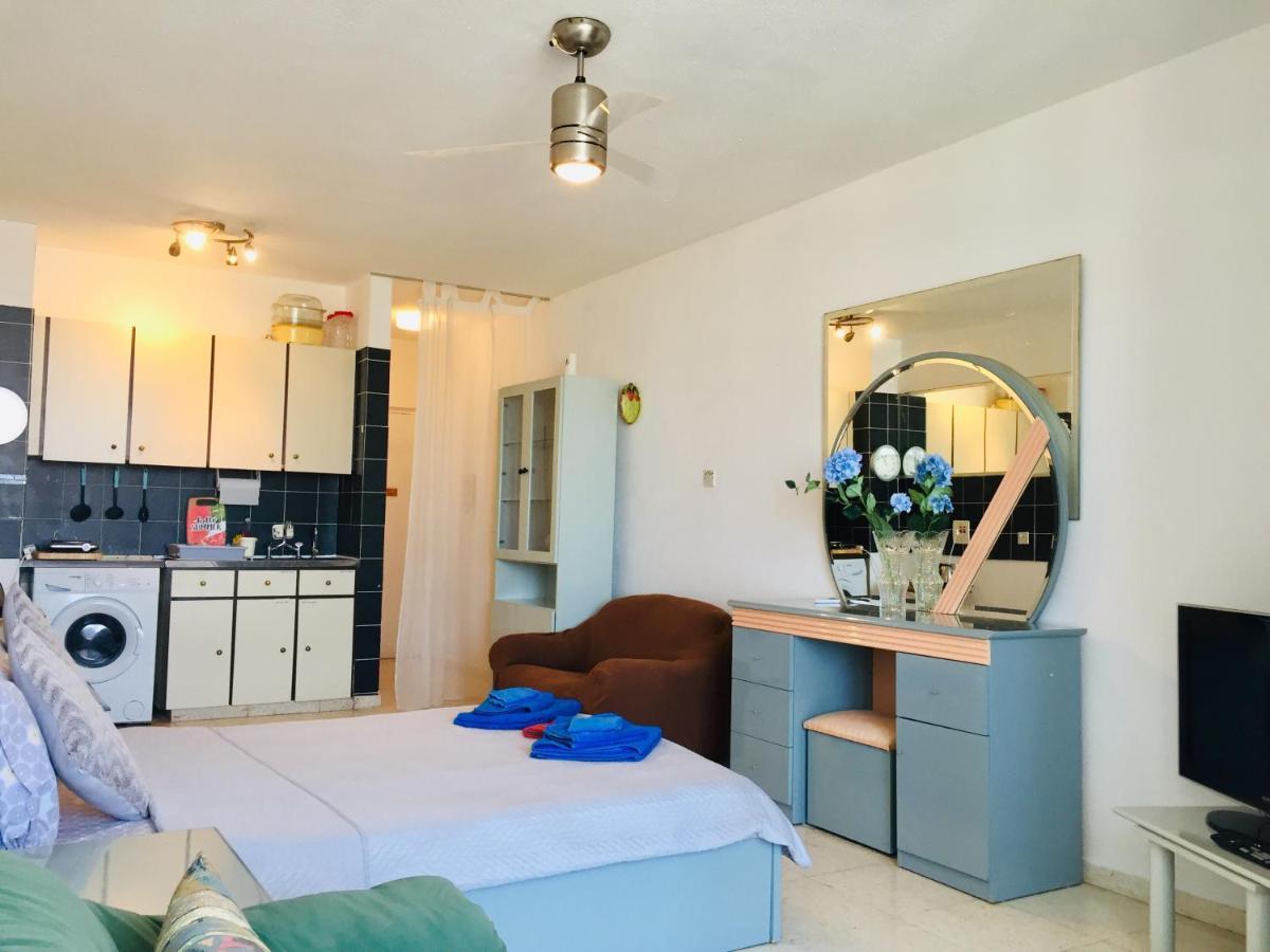 Sunset Seaview Studio Apartment Paphos Bagian luar foto