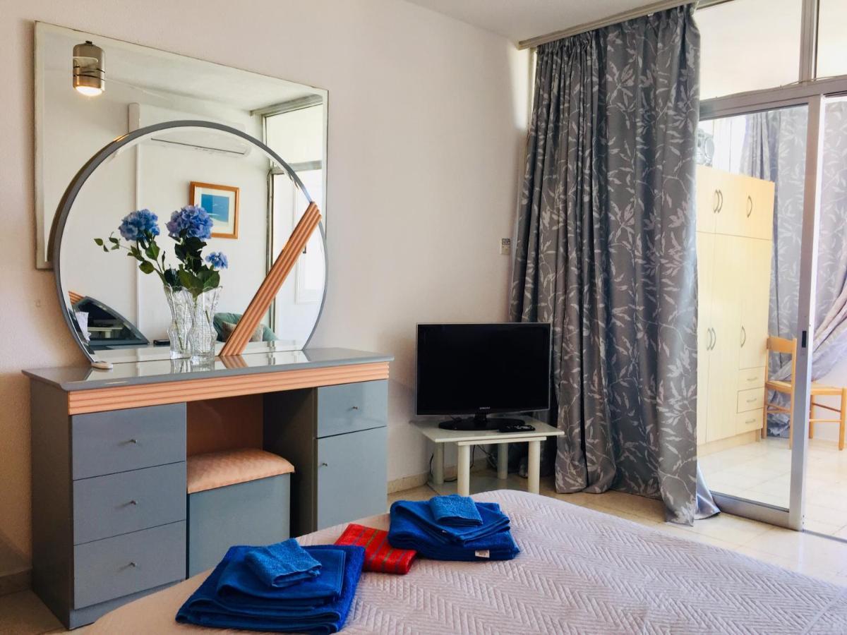Sunset Seaview Studio Apartment Paphos Bagian luar foto