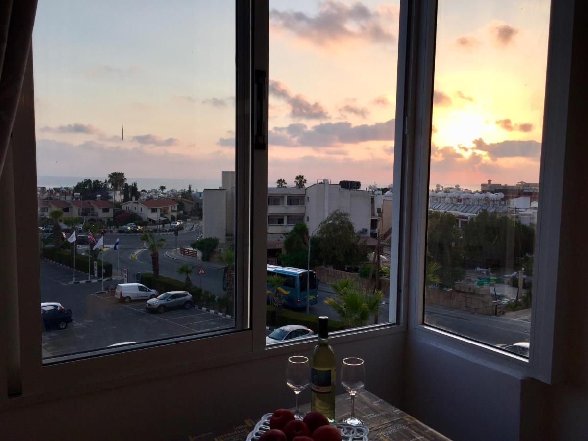 Sunset Seaview Studio Apartment Paphos Bagian luar foto