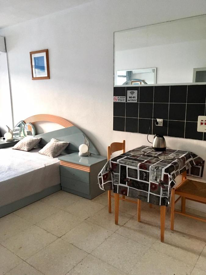 Sunset Seaview Studio Apartment Paphos Bagian luar foto