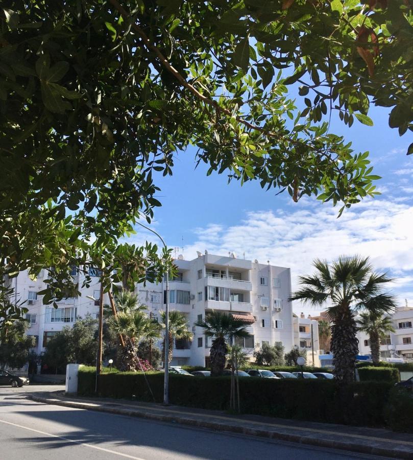 Sunset Seaview Studio Apartment Paphos Bagian luar foto