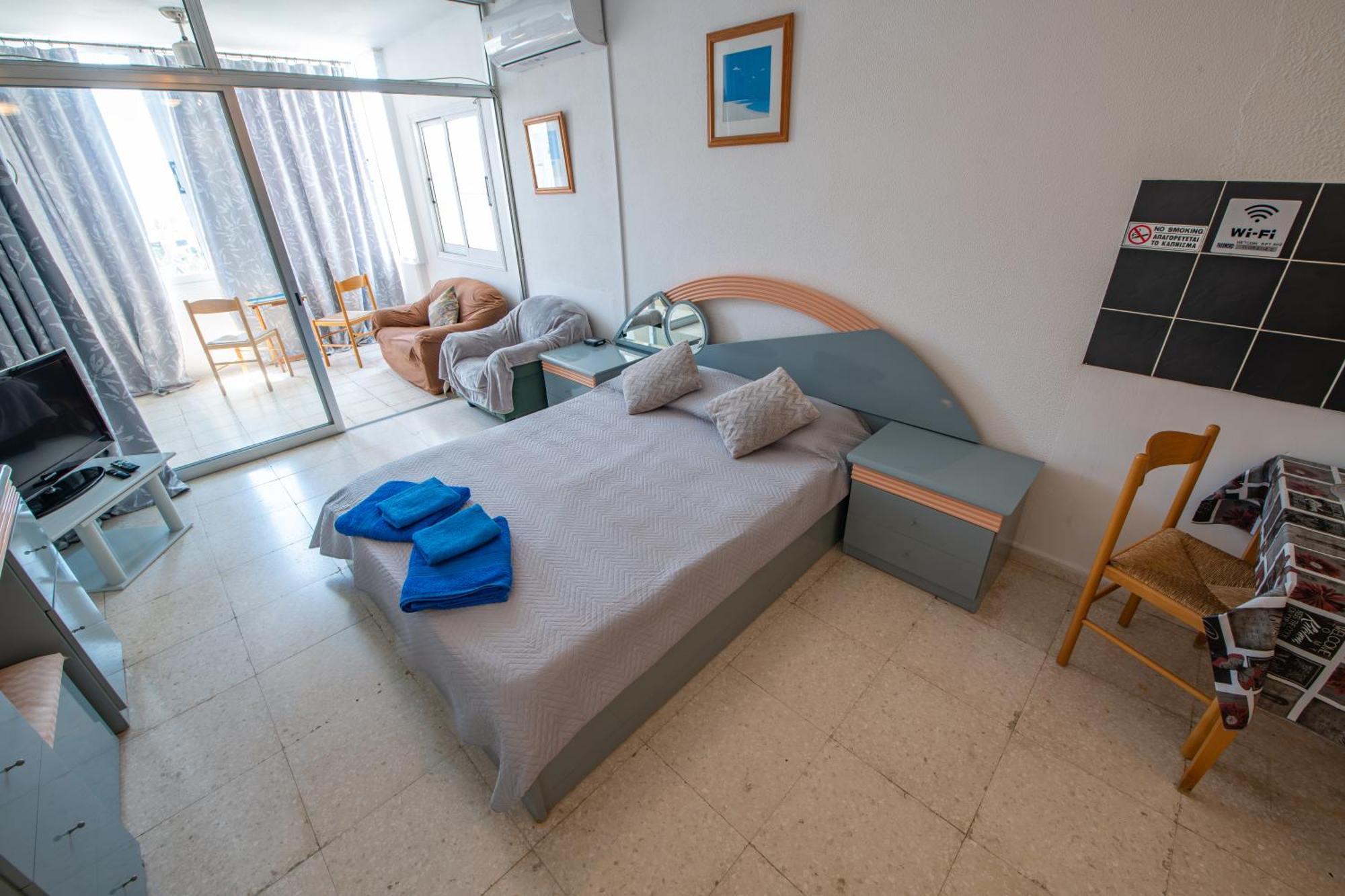 Sunset Seaview Studio Apartment Paphos Bagian luar foto