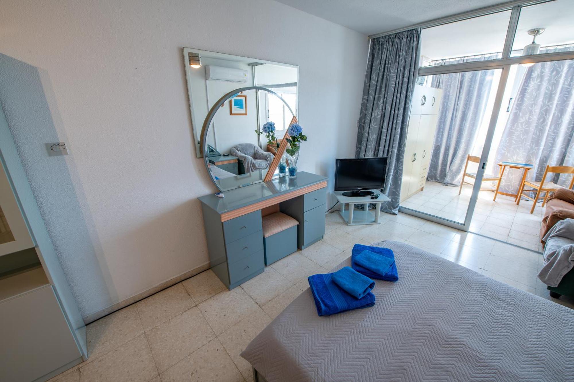 Sunset Seaview Studio Apartment Paphos Bagian luar foto