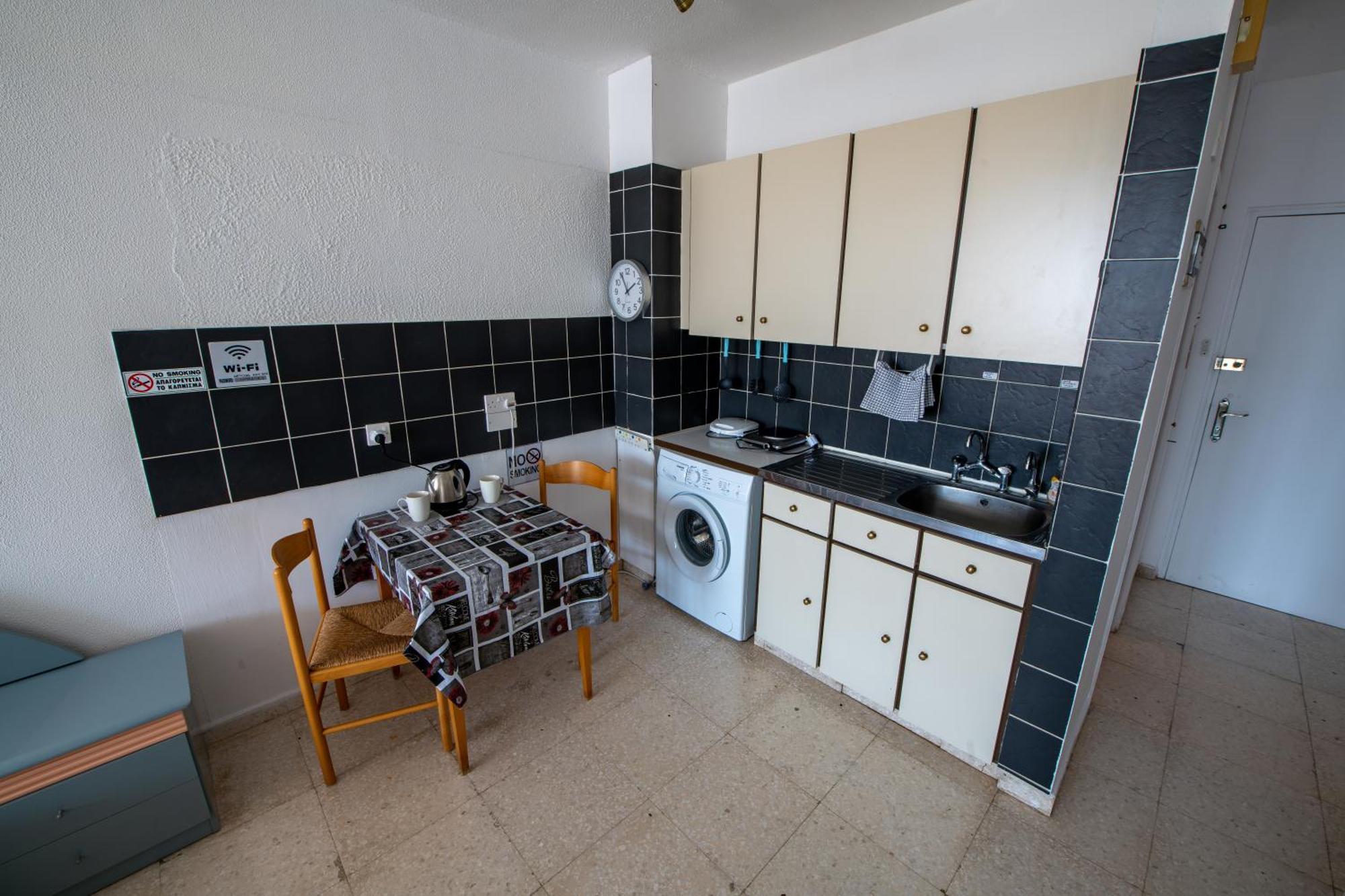 Sunset Seaview Studio Apartment Paphos Bagian luar foto