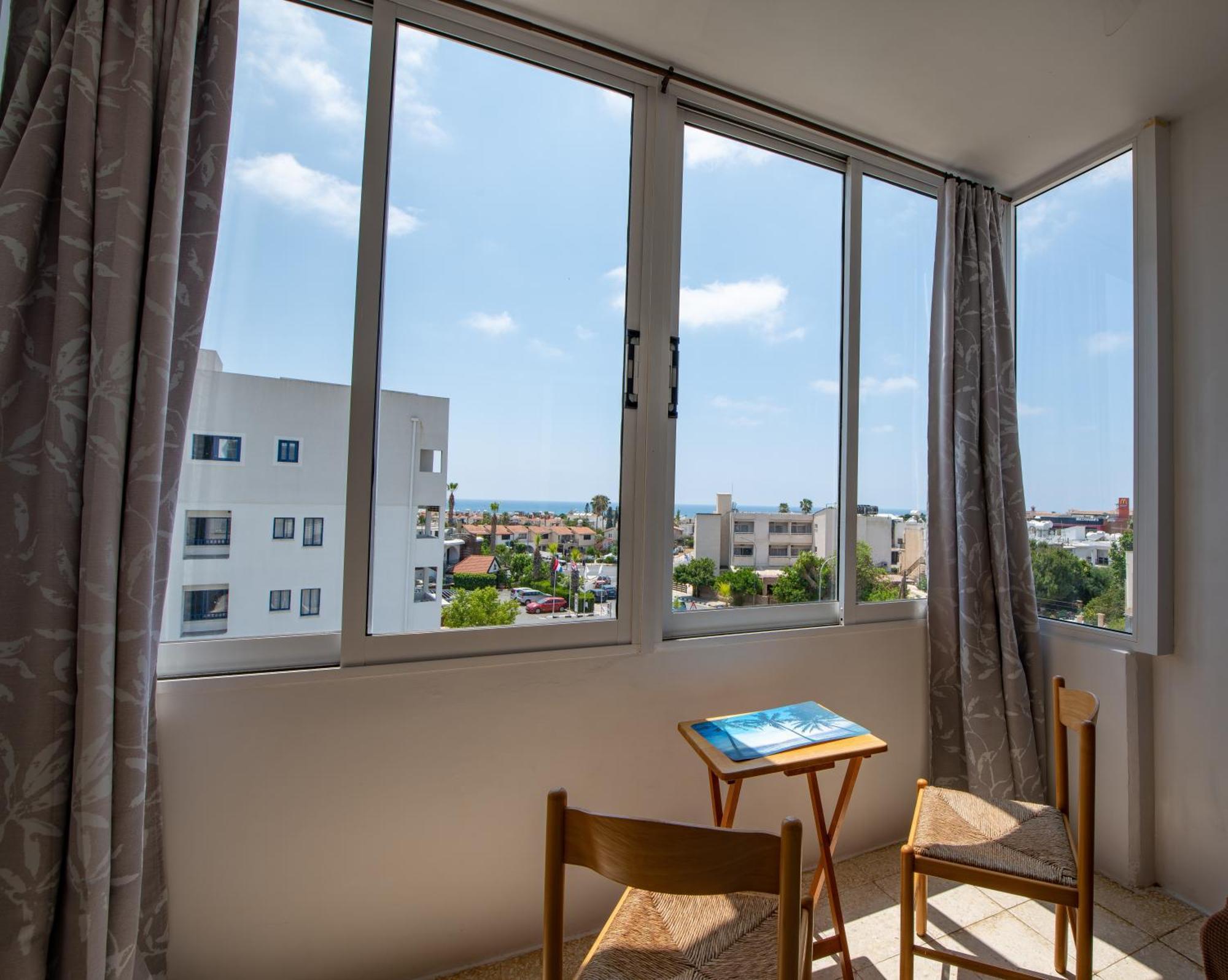 Sunset Seaview Studio Apartment Paphos Bagian luar foto